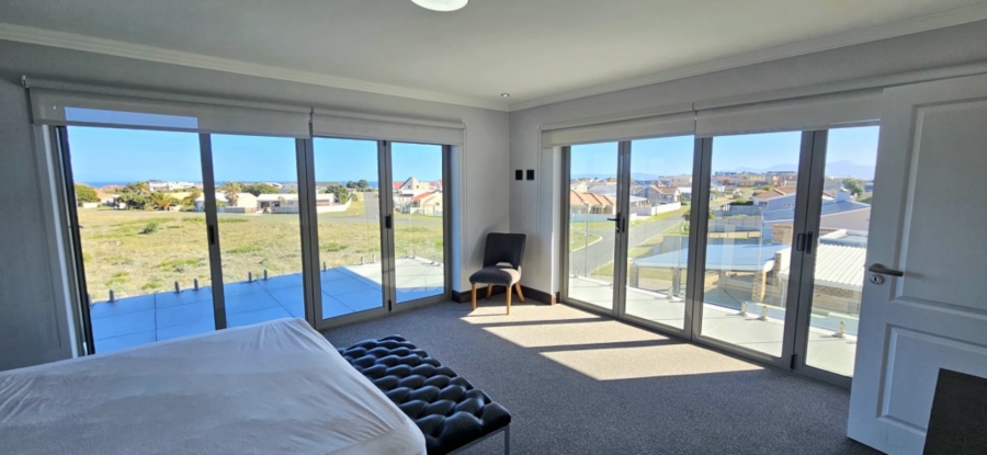 7 Bedroom Property for Sale in Gansbaai Central Western Cape